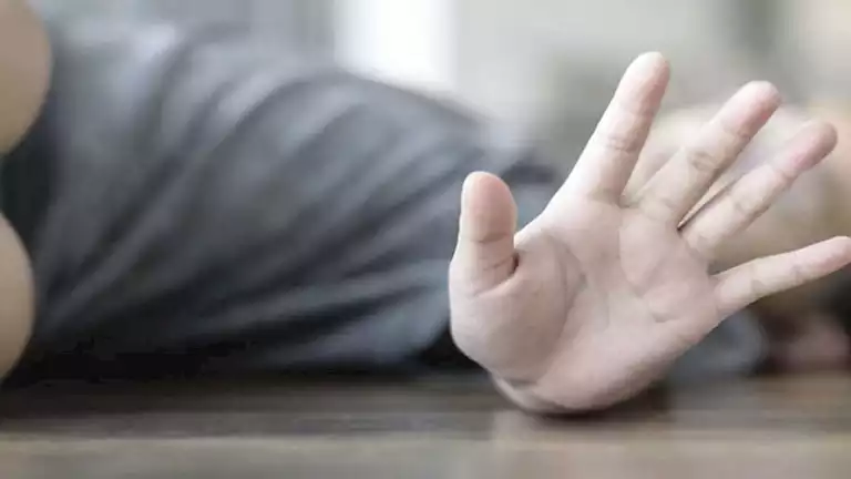 18 عامًا على وفاة بدور.. مصر تستمر في محاربة ختان الإناث من خلال فرض عقوبات صارمة 18 عامًا على وفاة بدور.. مصر تستمر في محاربة ختان الإناث من خلال فرض عقوبات صارمة