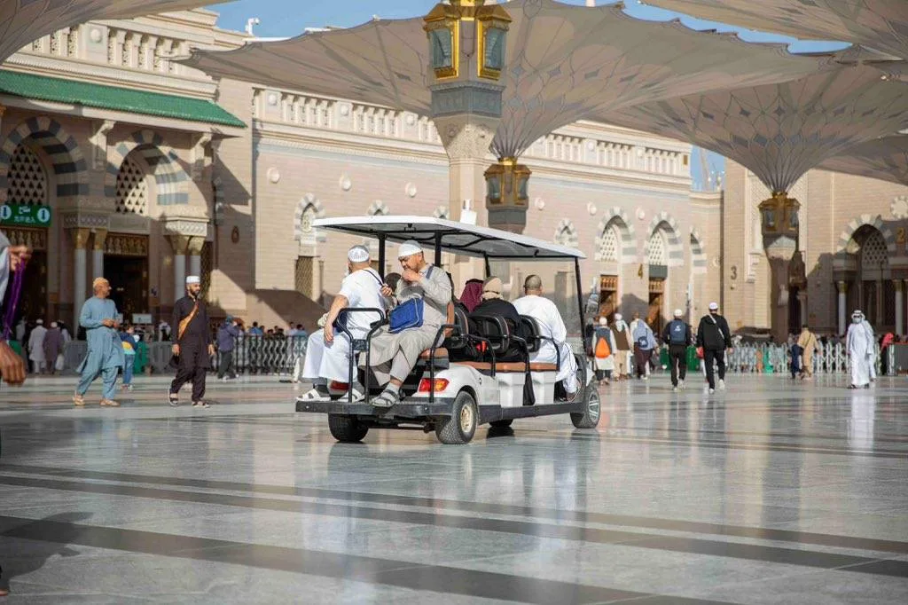 1,852 مراقبة على مرافق الإيواء في المدينة المنورة خلال حج 1446 هـ 1,852 مراقبة على مرافق الإيواء في المدينة المنورة خلال حج 1446 هـ