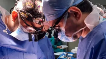فريق طبي في مستشفى جامعة قناة السويس ينجح في إنقاذ حياة مريض يعاني من مشاكل قلبية.