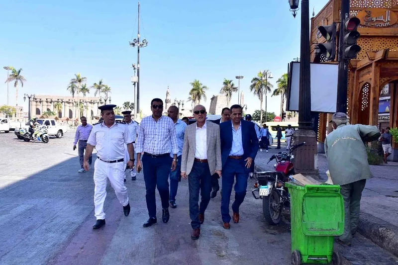 محافظ الأقصر يراقب التحضيرات لعيد الأضحى ويقوم بجولة على المشروعات الخدمية والتنموية محافظ الأقصر يراقب التحضيرات لعيد الأضحى ويقوم بجولة على المشروعات الخدمية والتنموية