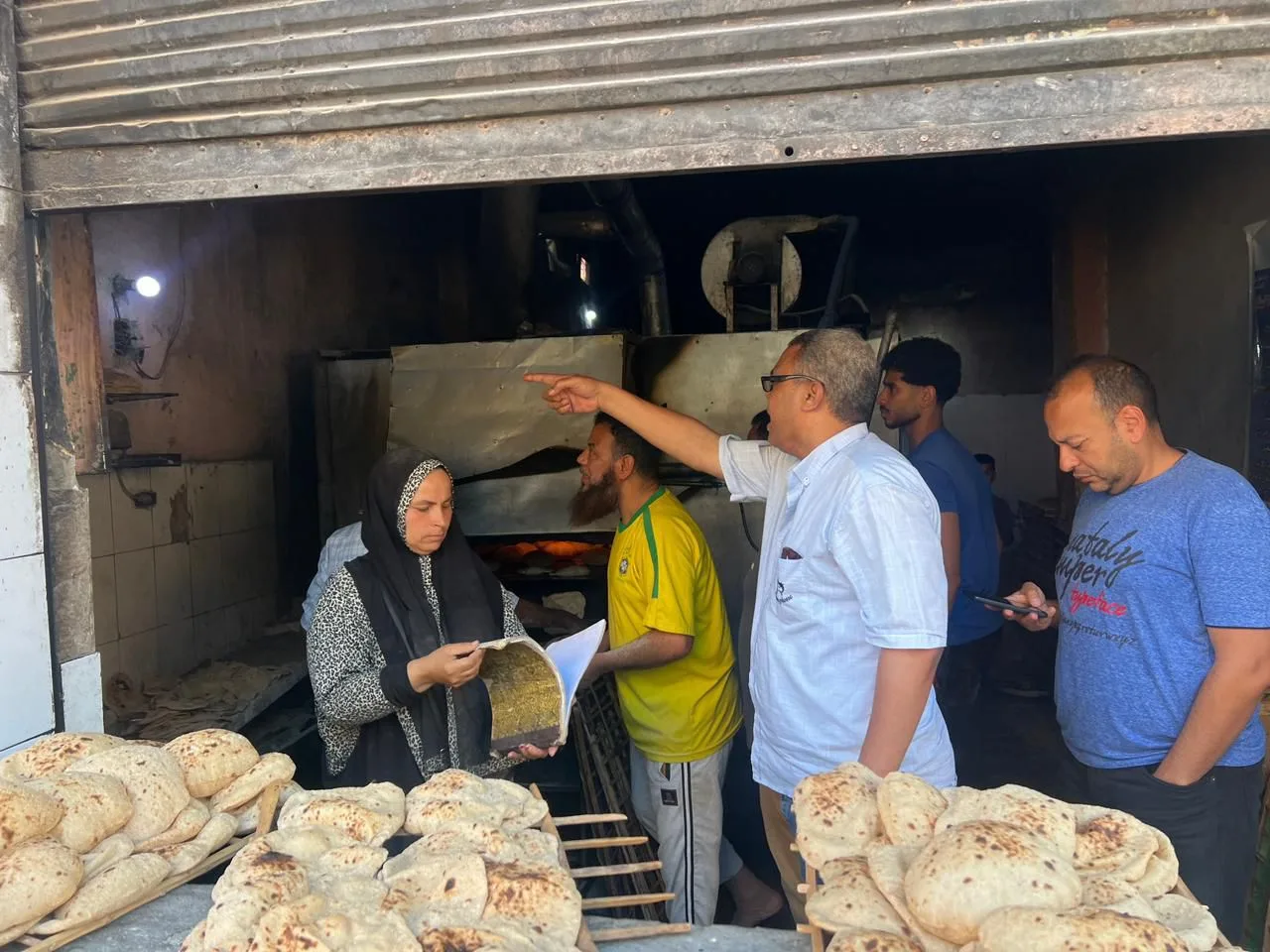 ضبط 1.5 طن من الدقيق المدعوم في مخبزين بأبو صوير بمحافظة الإسماعيلية ضبط 1.5 طن من الدقيق المدعوم في مخبزين بأبو صوير بمحافظة الإسماعيلية