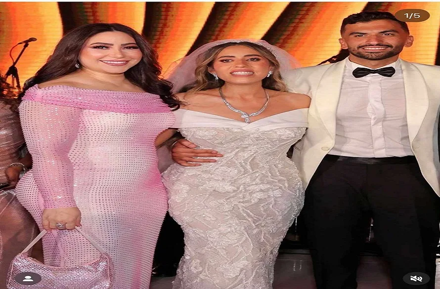 بوسي تشارك متابعيها صورًا من حفل زفاف منة القيعي ويوسف حشيش وتبرز تعليقاتها. بوسي تشارك متابعيها صورًا من حفل زفاف منة القيعي ويوسف حشيش وتبرز تعليقاتها.