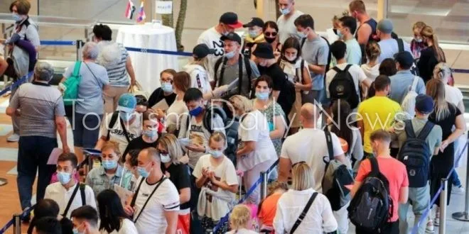 20 ألف زائر يصلون إلى مطار الغردقة عبر 112 رحلة طيران اليوم 20 ألف زائر يصلون إلى مطار الغردقة عبر 112 رحلة طيران اليوم
