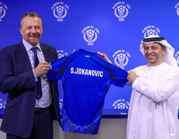 النصر الإماراتي يبرم صفقة مع مدرب سابق لفولهام