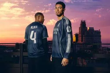 بالصور.. ريال مدريد يقدم القميص الثاني الجديد له بالصور.. ريال مدريد يقدم القميص الثاني الجديد له