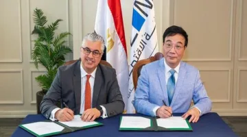 بتكلفة 20 مليون دولار.. رئيس المنطقة الاقتصادية لقناة السويس يوقع اتفاقية مشروع لصناعة حقائب السفر