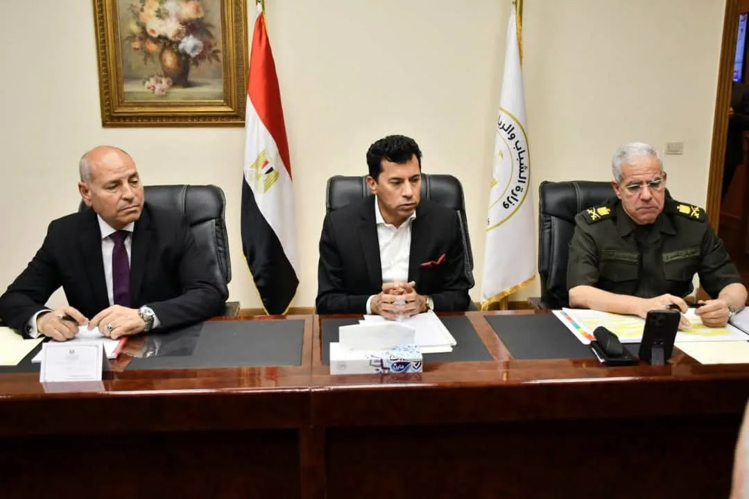 وزير الشباب والرياضة يستعرض فرص الاستثمار في ملعب القاهرة وزير الشباب والرياضة يستعرض فرص الاستثمار في ملعب القاهرة