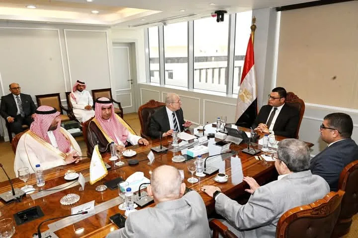 وزير الإسكان يلتقي وفداً من وزارتي “الاستثمار” و”البلديات والإسكان” وهيئة المقاولين في السعودية وزير الإسكان يلتقي وفداً من وزارتي “الاستثمار” و”البلديات والإسكان” وهيئة المقاولين في السعودية