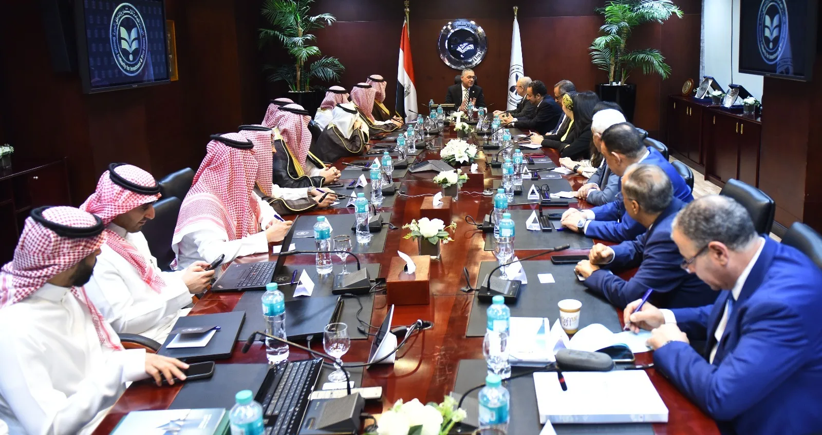 هيئة الاستثمار تستعرض مع وفد سعودي سبل تعزيز التعاون في قطاع الإنشاءات والبناء هيئة الاستثمار تستعرض مع وفد سعودي سبل تعزيز التعاون في قطاع الإنشاءات والبناء