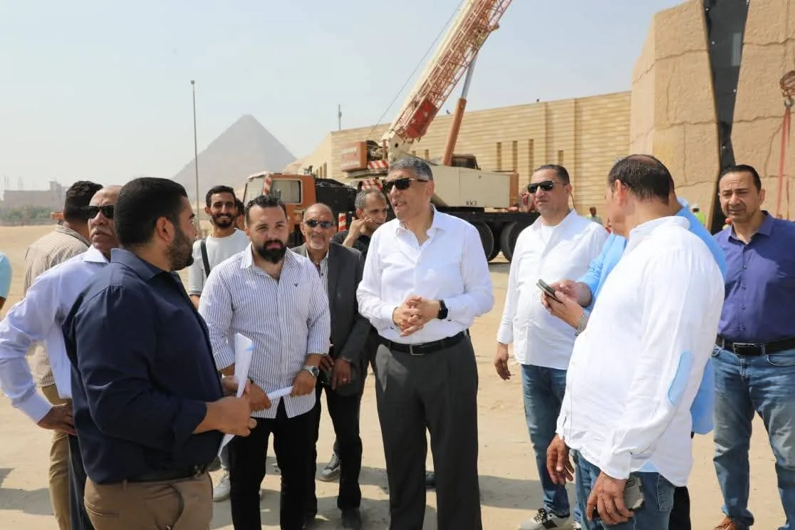محافظ الجيزة يقوم بجولة للاطلاع على التحضيرات النهائية حول المتحف المصري الكبير محافظ الجيزة يقوم بجولة للاطلاع على التحضيرات النهائية حول المتحف المصري الكبير