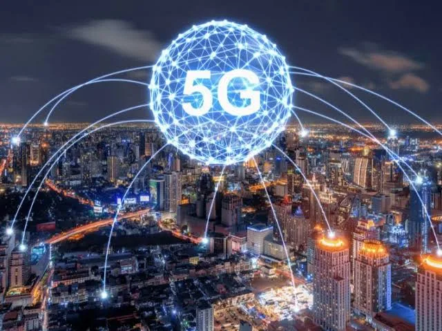 مع بدء الخدمات الرسمية لـ 5G اليوم: نستعرض أبرز “الفرص والتحديات” المصاحبة لإطلاق الجيل الخامس في مصر. مع بدء الخدمات الرسمية لـ 5G اليوم: نستعرض أبرز “الفرص والتحديات” المصاحبة لإطلاق الجيل الخامس في مصر.