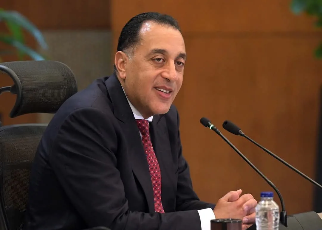 “مدبولي” يشارك في تدشين خدمات الجيل الخامس رسمياً من أمام أهرامات الجيزة