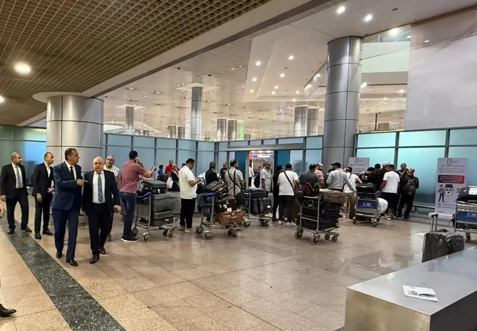 نائب وزير المالية ورئيس هيئة الجمارك يقومان بجولة ميدانية في مطار القاهرة نائب وزير المالية ورئيس هيئة الجمارك يقومان بجولة ميدانية في مطار القاهرة