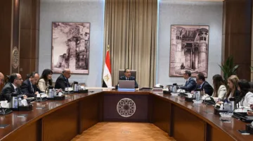 “مدبولي” يعرض الفرص الاستثمارية في مجال الكهرباء والطاقة على مدار العقد المقبل