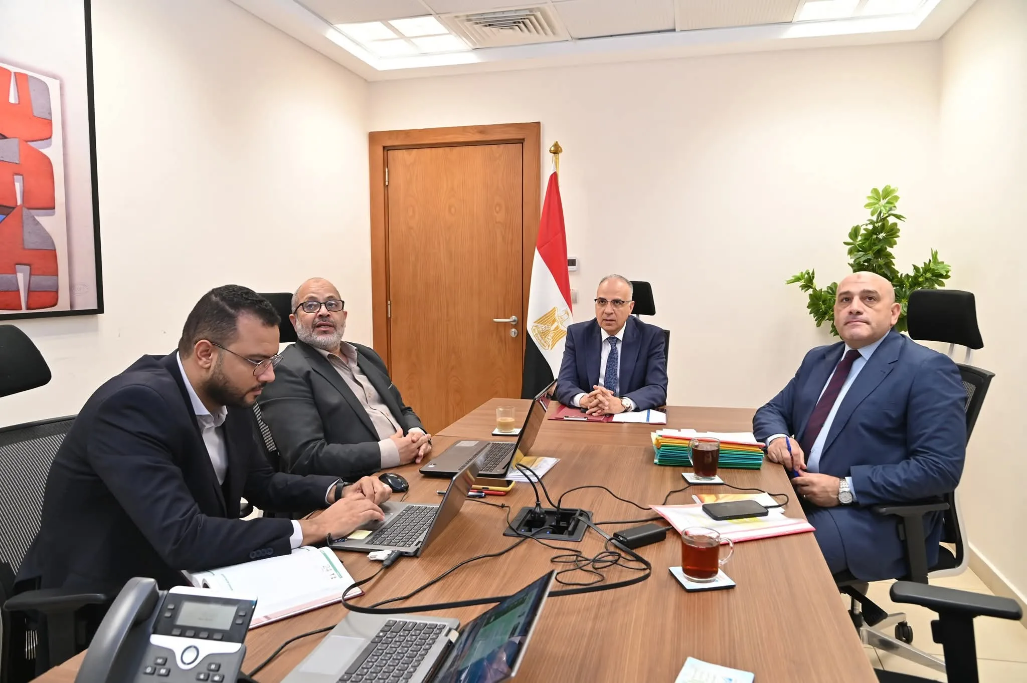 وزير الري يُشرف على مشاريع حماية السواحل في شمال مصر وزير الري يُشرف على مشاريع حماية السواحل في شمال مصر