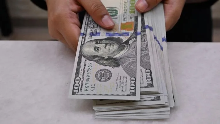 انخفاض الدولار الأمريكي عقب بيانات ضعيفة عن التضخم واتفاق تجاري جديد بين الولايات المتحدة والصين انخفاض الدولار الأمريكي عقب بيانات ضعيفة عن التضخم واتفاق تجاري جديد بين الولايات المتحدة والصين