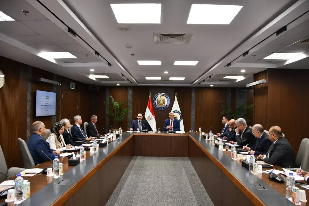 وزير البترول: مشروع حامض الفوسفوريك في أبوطرطور يعد مثالاً للتعاون بين الحكومة والقطاع الخاص وزير البترول: مشروع حامض الفوسفوريك في أبوطرطور يعد مثالاً للتعاون بين الحكومة والقطاع الخاص