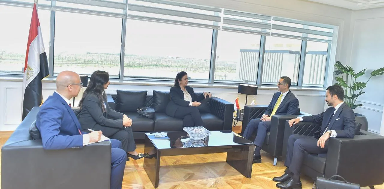 وزير الاستثمار يجتمع مع قادة شركة AXA العالمية وزير الاستثمار يجتمع مع قادة شركة AXA العالمية