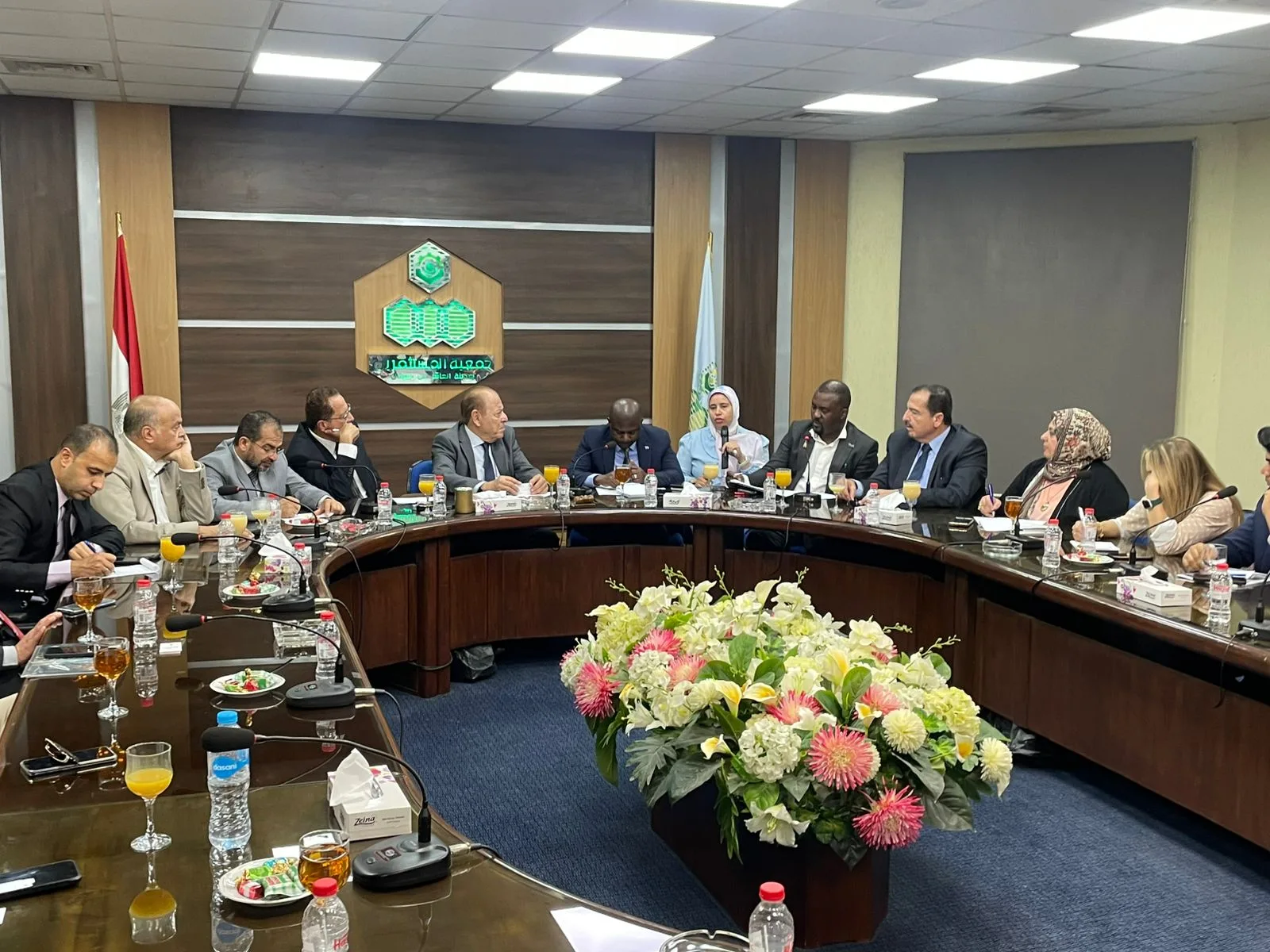 جمعية مستثمري العاشر من رمضان تستقبل وفداً من جمهورية الكونغو الديمقراطية لتعزيز اتفاقية الشراكة المشتركة. جمعية مستثمري العاشر من رمضان تستقبل وفداً من جمهورية الكونغو الديمقراطية لتعزيز اتفاقية الشراكة المشتركة.
