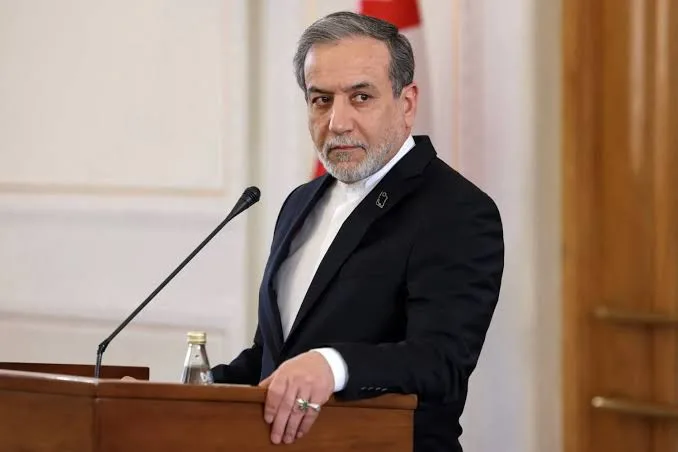 إيران: وزير الخارجية يؤكد أن إسرائيل خالفت القوانين الدولية ويدعو المجتمع الدولي للقيام بواجبه في محاسبتها. إيران: وزير الخارجية يؤكد أن إسرائيل خالفت القوانين الدولية ويدعو المجتمع الدولي للقيام بواجبه في محاسبتها.