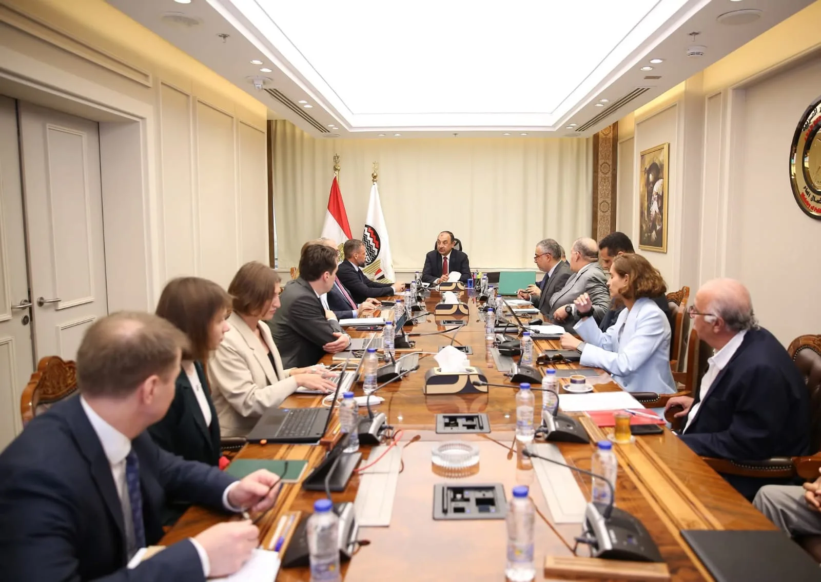 وزير قطاع الأعمال يناقش التعاون في مجال الألومنيوم مع تحالف تقوده شركة “روسال” الروسية وزير قطاع الأعمال يناقش التعاون في مجال الألومنيوم مع تحالف تقوده شركة “روسال” الروسية