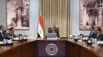 رئيس الوزراء يتابع سير تنفيذ برنامج الإصدارات الحكومية في مجالات النفط والأعمال