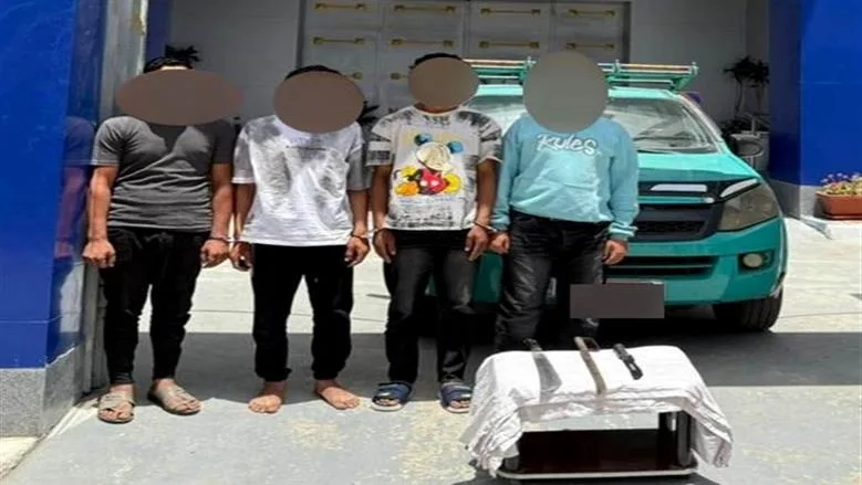 القبض على أربعة أشخاص للاعتداء على مدرسة إعدادية في الإسكندرية باستخدام أسلحة بيضاء القبض على أربعة أشخاص للاعتداء على مدرسة إعدادية في الإسكندرية باستخدام أسلحة بيضاء