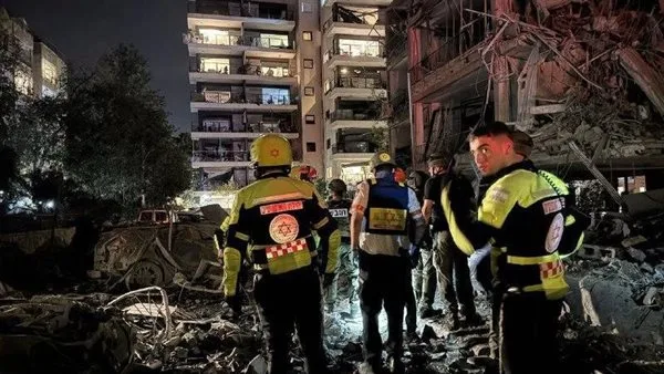 207 جرحى و3 قتلى في إسرائيل نتيجة سقوط صواريخ إيرانية وسط البلاد 207 جرحى و3 قتلى في إسرائيل نتيجة سقوط صواريخ إيرانية وسط البلاد