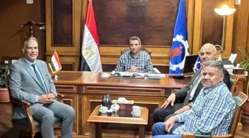 محافظ السويس يلتقي بوفد من مجلس إدارة نادي المنتخب ونقابة المحامين