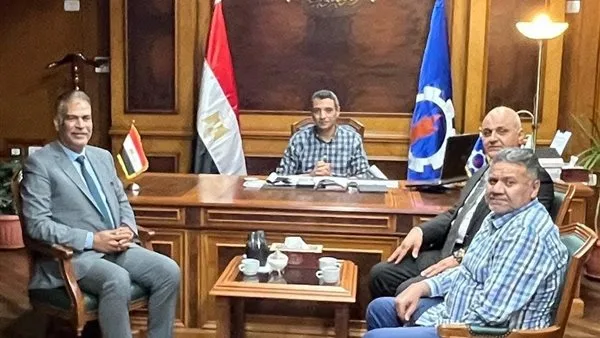 محافظ السويس يلتقي بوفد من مجلس إدارة نادي المنتخب ونقابة المحامين محافظ السويس يلتقي بوفد من مجلس إدارة نادي المنتخب ونقابة المحامين