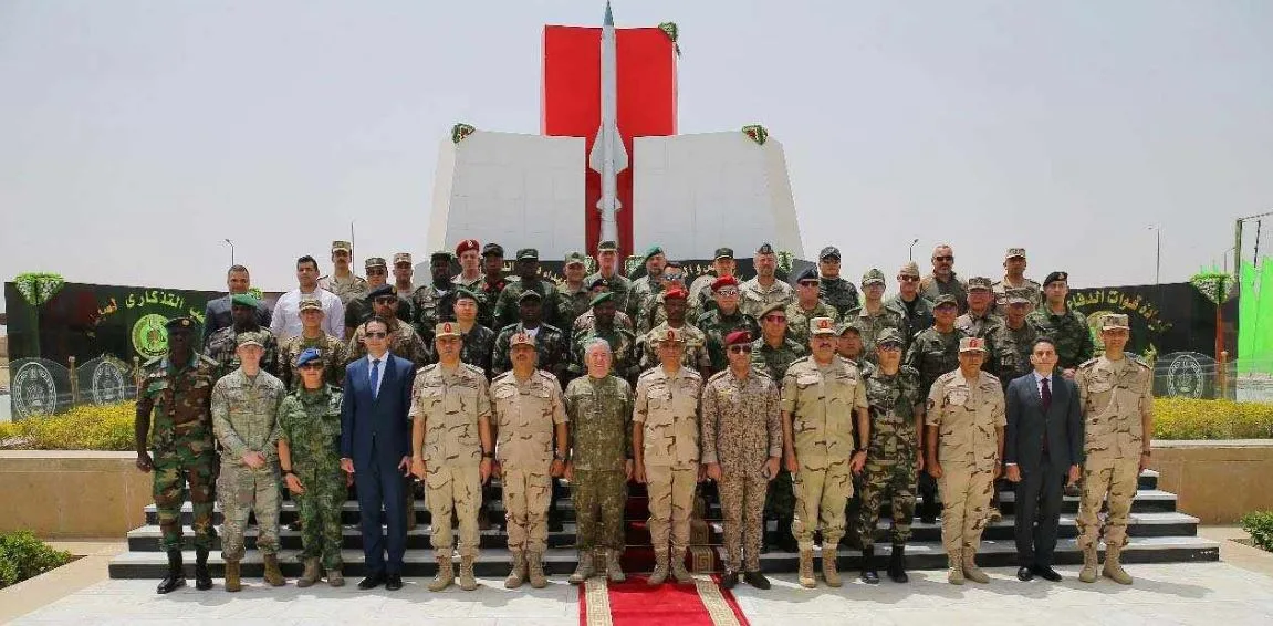 الجيش ينظم جولة للملحقين العسكريين العرب والأجانب في عدة منشآت عسكرية الجيش ينظم جولة للملحقين العسكريين العرب والأجانب في عدة منشآت عسكرية