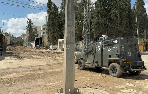 الجيش الإسرائيلي ينفذ عملية إزالة للتربة في منطقة بئر شعيب شرق بلد بليدا بجنوب لبنان. الجيش الإسرائيلي ينفذ عملية إزالة للتربة في منطقة بئر شعيب شرق بلد بليدا بجنوب لبنان.
