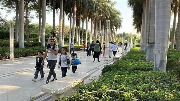 انظر… حديقة الأزهر تشهد توافدًا كثيفًا في اليوم الثاني من العيد انظر… حديقة الأزهر تشهد توافدًا كثيفًا في اليوم الثاني من العيد