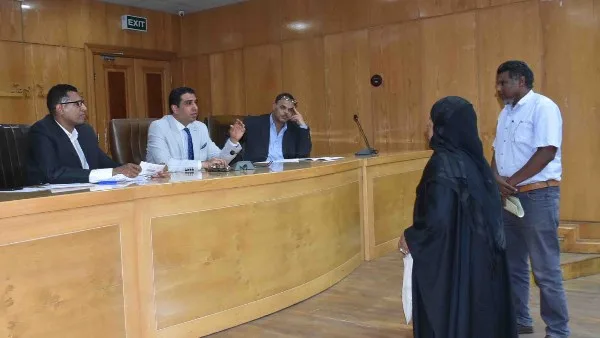 نائب محافظ الأقصر يناقش 37 طلباً وشكوى خلال الجلسة المفتوحة ويحث على حلها بسرعة