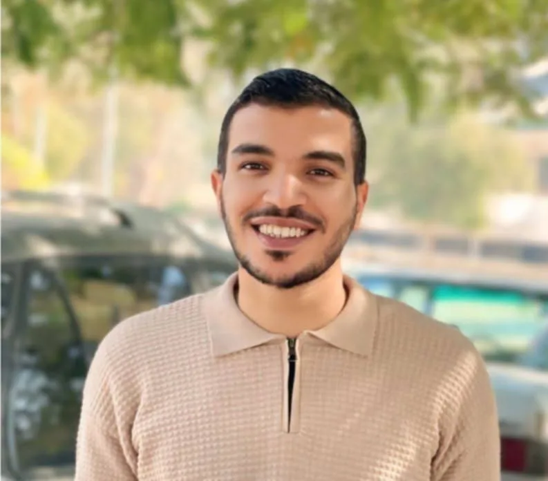 أهالي الروضة في المنيا في انتظار وصول جثة الطبيب علي جلال بعد غرقه في ترعة الإبراهيمية بأسيوط. أهالي الروضة في المنيا في انتظار وصول جثة الطبيب علي جلال بعد غرقه في ترعة الإبراهيمية بأسيوط.