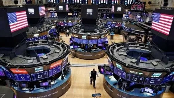 الأسهم الأمريكية تخسر المكاسب التي حققتها خلال الظهيرة في نهاية الجلسة.