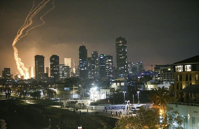 الجيش الإيراني يهاجم منشأة نفطية في حيفا بإسرائيل الجيش الإيراني يهاجم منشأة نفطية في حيفا بإسرائيل