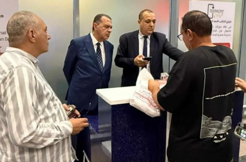 أثناء زيارة لمطار القاهرة.. رئيس مصلحة الجمارك: تسريع الإجراءات الجمركية وتسجيل الهواتف المحمولة إلكترونيًا أثناء زيارة لمطار القاهرة.. رئيس مصلحة الجمارك: تسريع الإجراءات الجمركية وتسجيل الهواتف المحمولة إلكترونيًا