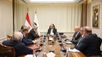 وزير قطاع الأعمال يناقش مع رئيس شركة “ماير تكنيمونت” الإيطالية مستجدات مشروع حمض النيتريك ونترات الأمونيوم في “كيما” بأسوان