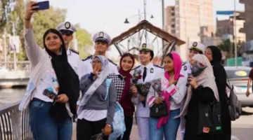 بمناسبة عيد الأضحى المبارك، وزارة الداخلية تحتفل مع المواطنين بتقديم التهاني والورود