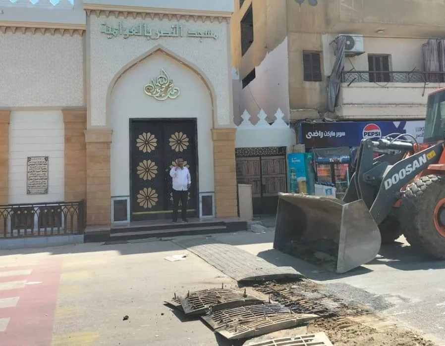 محافظ الأقصر يلبي طلبات سكان العوامية ويزيل العائق أمام مسجدهم الجديد