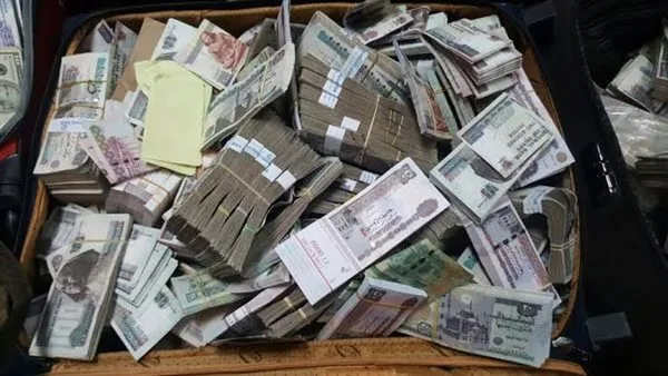 أكثر من 4 ملايين جنيه: القبض على مدانين في جرائم تهريب العملات الأجنبية غير المشروعة أكثر من 4 ملايين جنيه: القبض على مدانين في جرائم تهريب العملات الأجنبية غير المشروعة