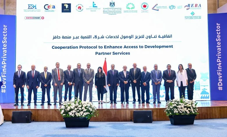 توقيع 6 مذكرات تفاهم بين الحكومة والقطاع الخاص وشركاء التنمية في مجالات الطاقة المتجددة والصناعات المستدامة وتوسيع منصة حافز. توقيع 6 مذكرات تفاهم بين الحكومة والقطاع الخاص وشركاء التنمية في مجالات الطاقة المتجددة والصناعات المستدامة وتوسيع منصة حافز.