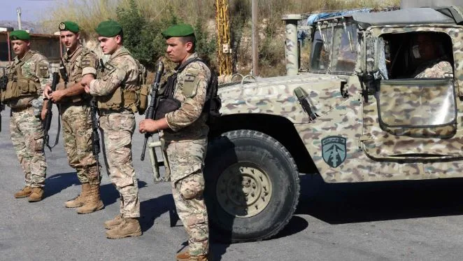 الجيش اللبناني يستنكر الهجمات الإسرائيلية وينبه من توقف التعاون مع لجنة مراقبة وقف إطلاق النار.