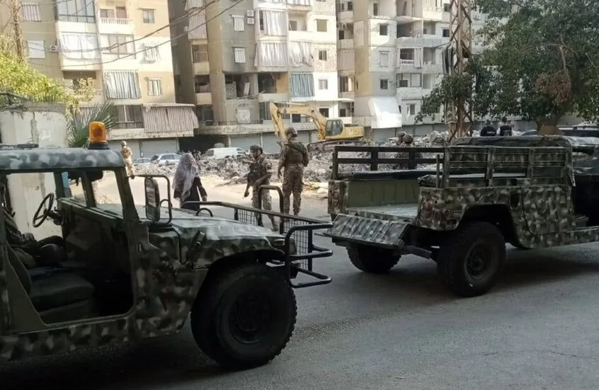 الجيش اللبناني يتفقد مواقع في الضاحية الجنوبية لبيروت بناءً على طلب لجنة الرقابة الجيش اللبناني يتفقد مواقع في الضاحية الجنوبية لبيروت بناءً على طلب لجنة الرقابة