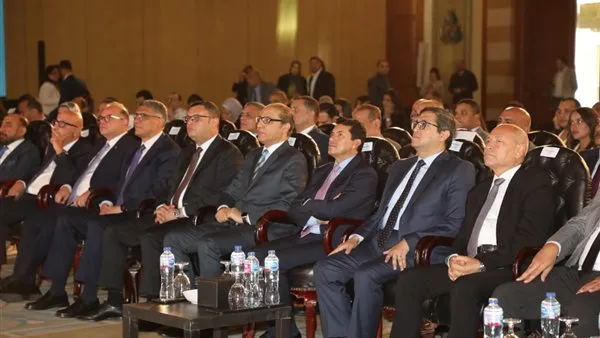 إطلاق الدورة الخامسة لمؤتمر أخبار اليوم العقاري: آفاق الصناعة أمام تحديات الاستثمار وفرص التنمية المستقبلية إطلاق الدورة الخامسة لمؤتمر أخبار اليوم العقاري: آفاق الصناعة أمام تحديات الاستثمار وفرص التنمية المستقبلية