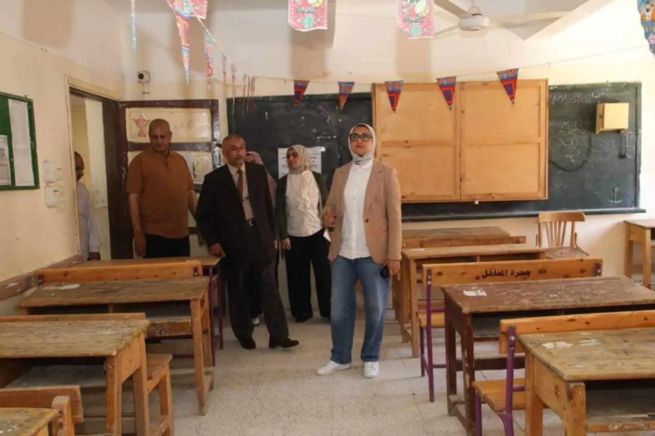 نائب محافظ الوادي الجديد تراقب استعدادات لجان واستراحات امتحانات الثانوية العامة نائب محافظ الوادي الجديد تراقب استعدادات لجان واستراحات امتحانات الثانوية العامة