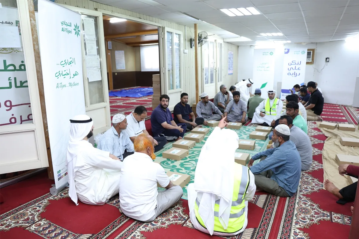 «التجاري» يقدم وجبات إفطار للصائمين للعمال في يوم عرفة «التجاري» يقدم وجبات إفطار للصائمين للعمال في يوم عرفة