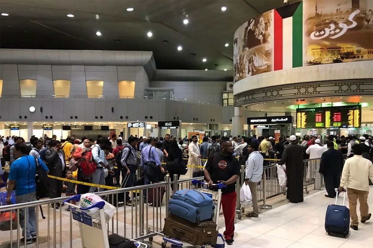 «إذن مغادرة» إلزامي للعمالة الأجنبية في القطاع الخاص قبل مغادرتهم الكويت «إذن مغادرة» إلزامي للعمالة الأجنبية في القطاع الخاص قبل مغادرتهم الكويت