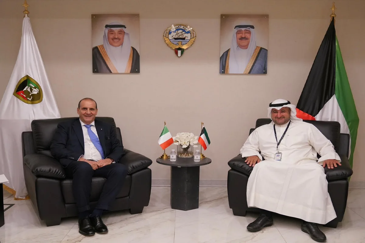 «وزارة الدفاع» تناقش مع شركة «ليوناردو» الإيطالية طرق تعزيز التعاون المشترك «وزارة الدفاع» تناقش مع شركة «ليوناردو» الإيطالية طرق تعزيز التعاون المشترك